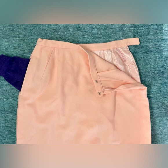 Vintage Retro 1960’s Mid Length Peach 100% Wool Skirt by a coordinate by Talbott - Picture 8 of 16